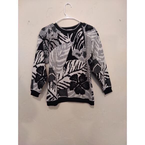 Arielle Vintage Black and White Sweater. - Picture 1 of 5